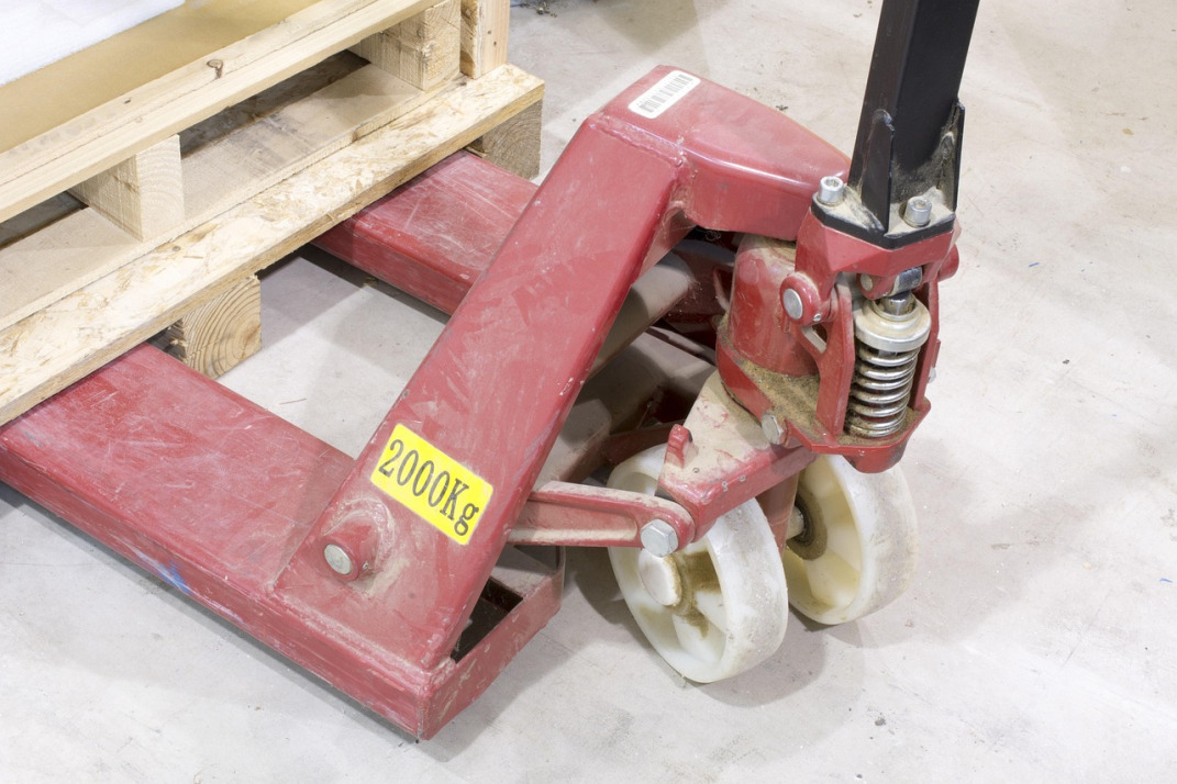 UK warehouse logistics pallets